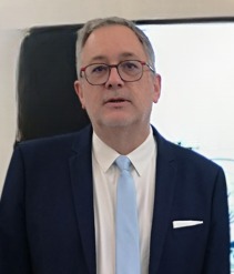 Richard en costume